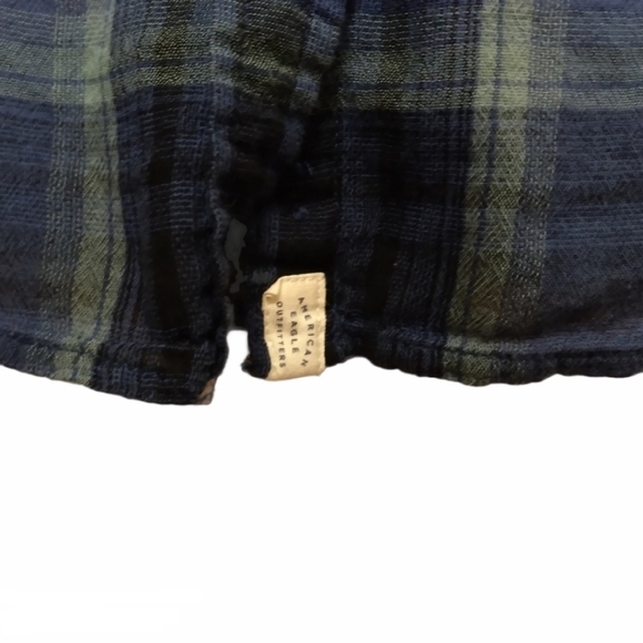 American Eagle boyfriend fit plaid button up shirt - Picture 4 of 11